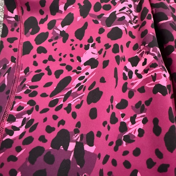 Lululemon Base Pace High-Rise Running Tight 25" Cheetah Camo Magenta Purple 6 - Picture 3 of 9